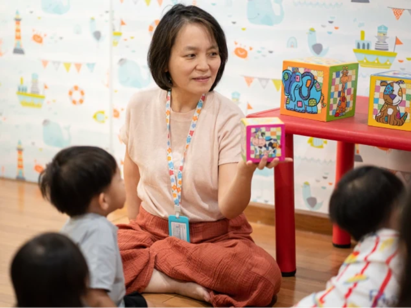 teacher teaching memory games image